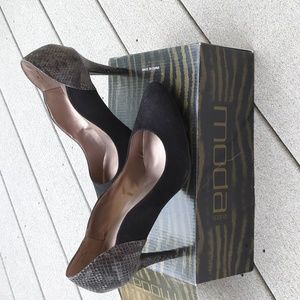 NWT Moda Spana Snakeskin Black Suede Lexi Heels